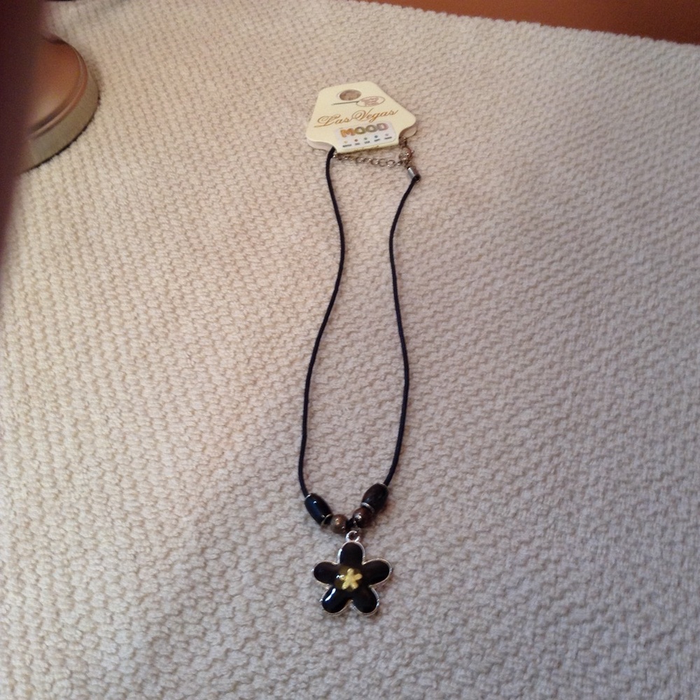 Las Vegas MOOD flower necklace still in box.