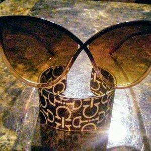 Sunglasses and bracelet set