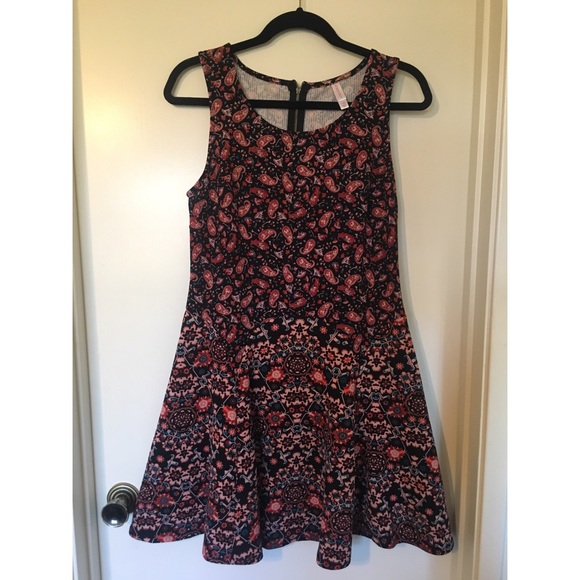 Fit and flare pattern dress - Picture 1 of 3