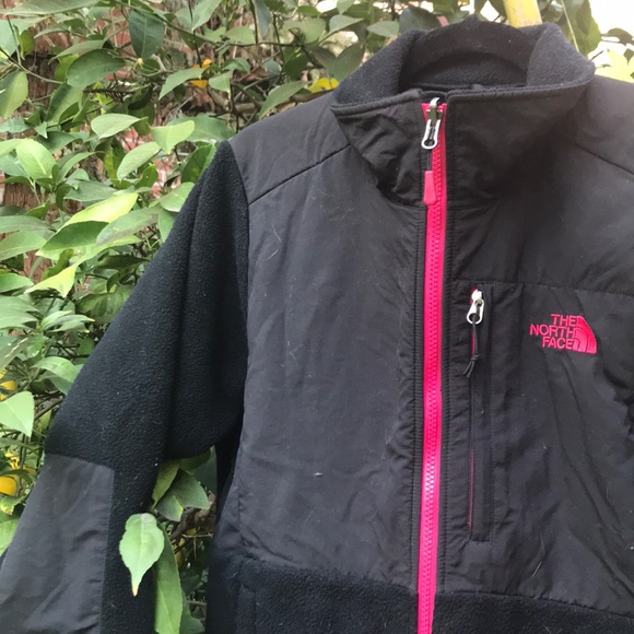 Black North Face Jacket w/t pink details - Picture 2 of 2