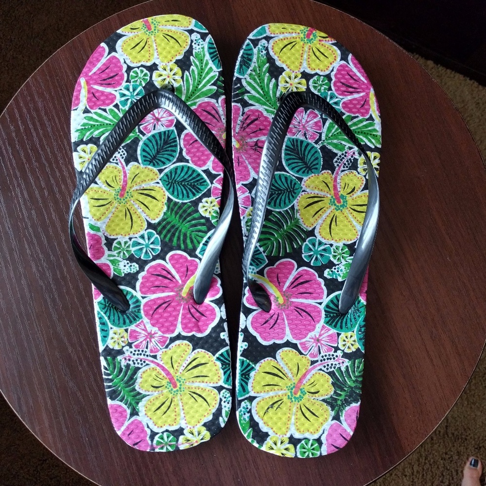 Floral flip-flops NWOT
