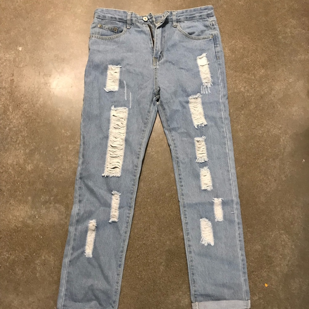 Super cute ripped mom jeans