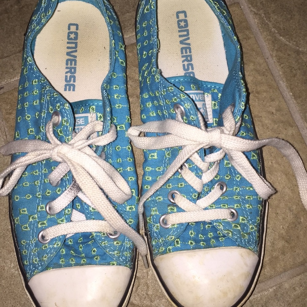Size 7 women's converse