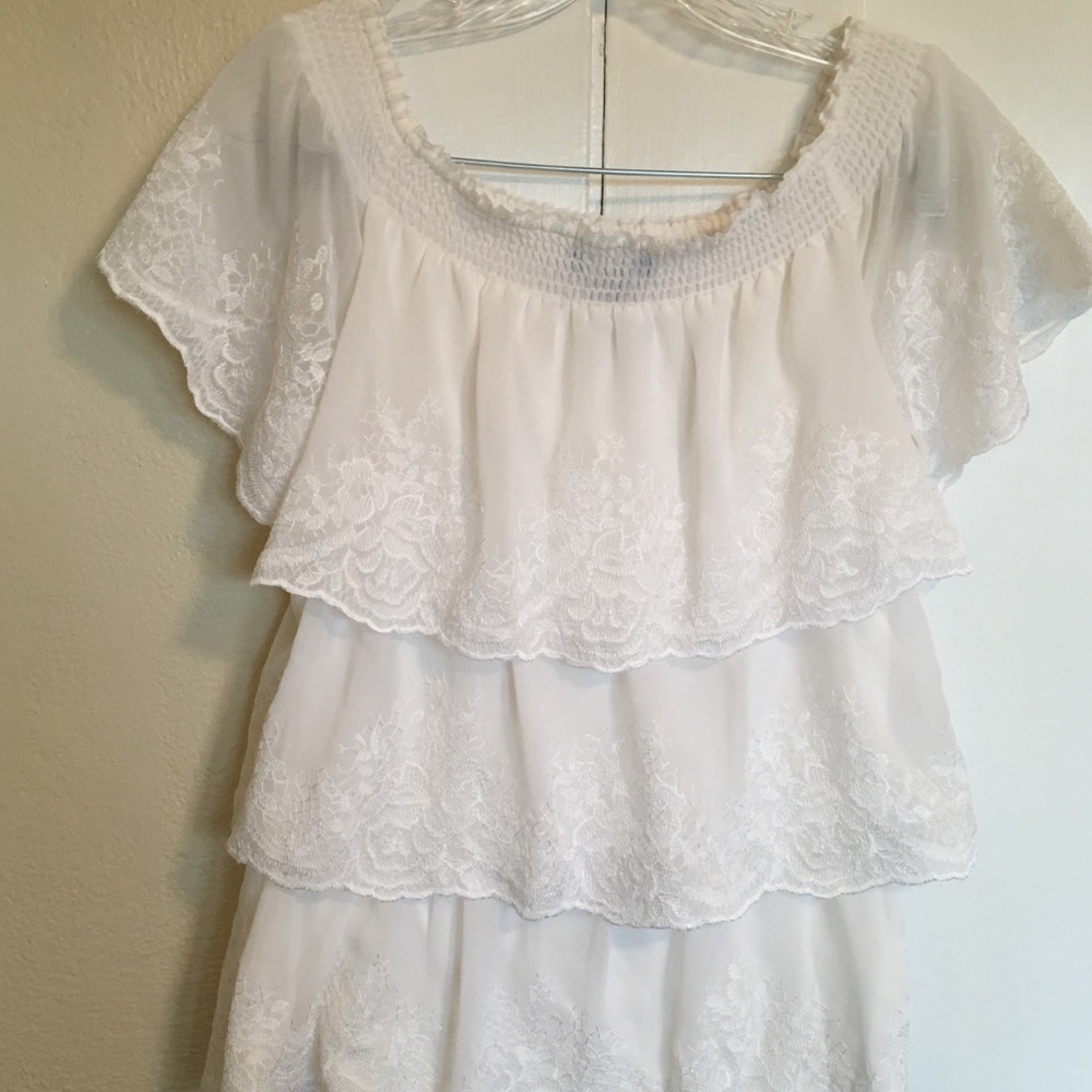 Whit House Black Market white ruffle top