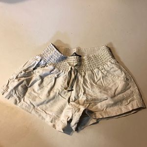 KHAKI SHORTS