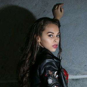 Meet your Posher, Felicia