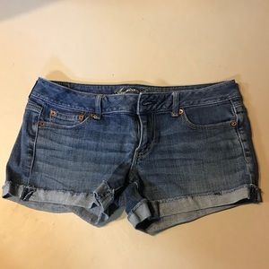 AMERICAN EAGLE STRETCH SHORTS. SIZE 8