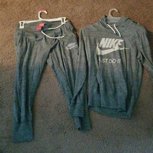 Nike capri jogger womans size small