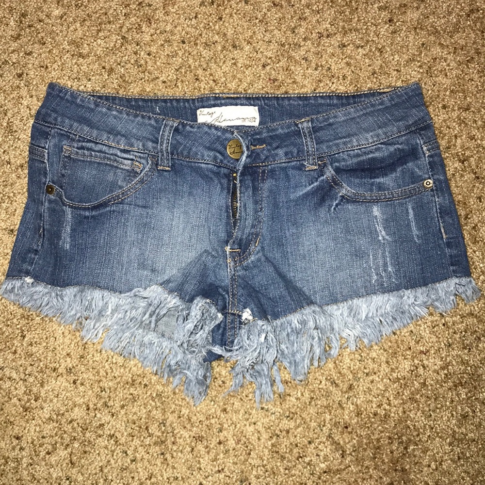 Frayed jean shorts