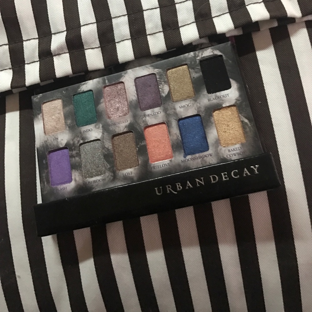 Urban Decay Shadow Box