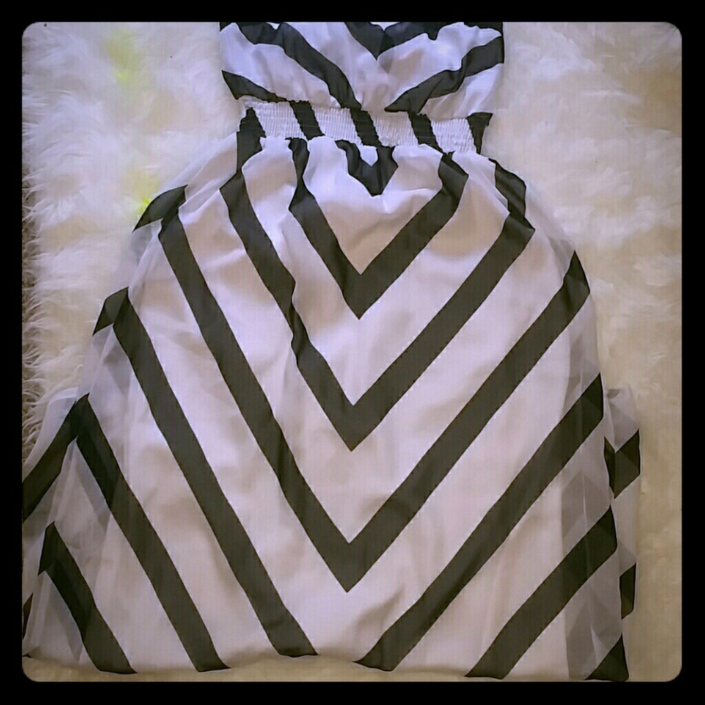 Black and white printed strapless dress
