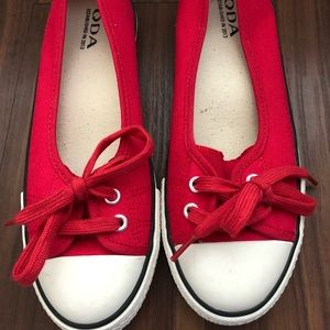 Brand new sneakers! Size 7.5