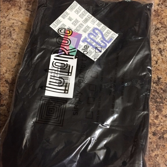 Ya'll!! Solid Black TC2 Plus size leggings Lularoe - Picture 2 of 3