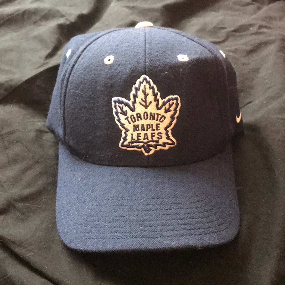 Nike Toronto Maple Leafs Hat Velcro Back