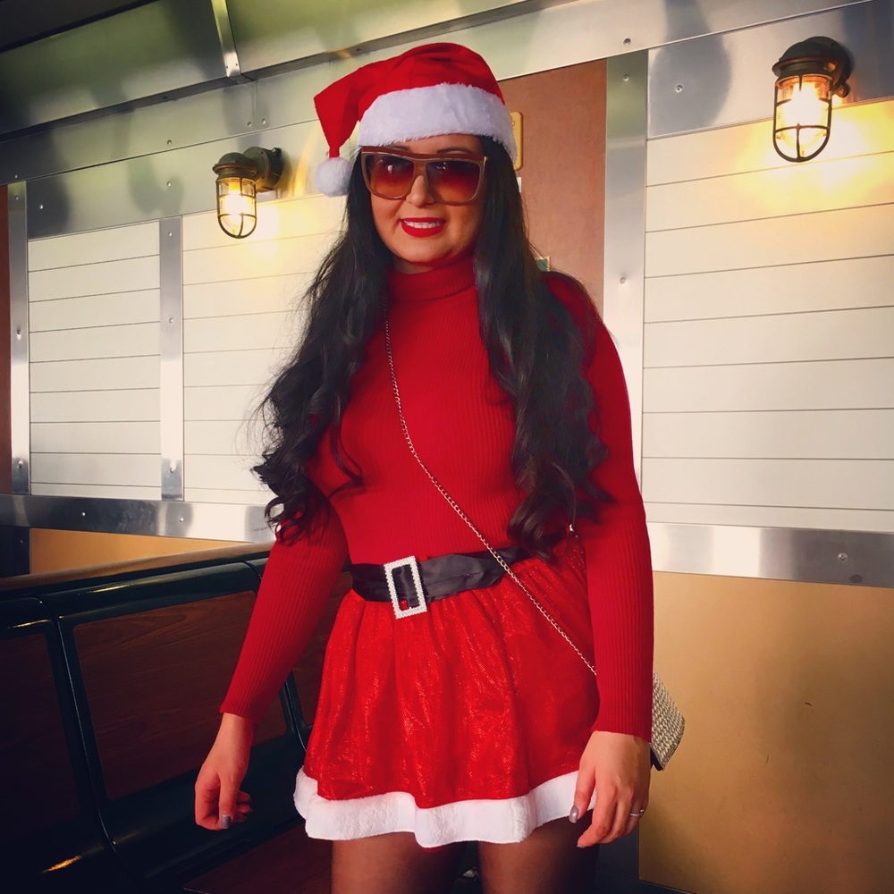 Claire’s sparkly Santa mini skirt