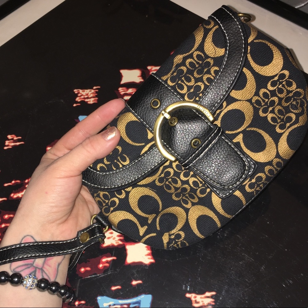 💯 % Authentic Coach clutch