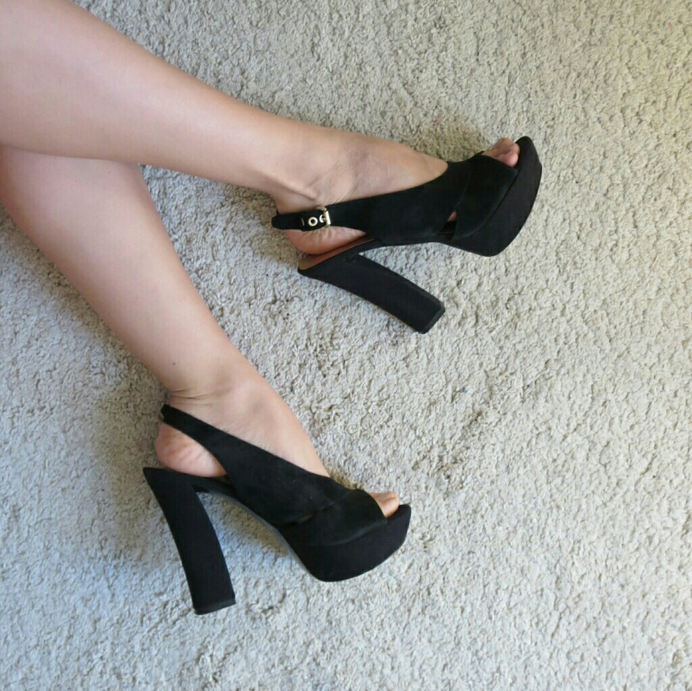 Guess Size 9 Black Suede Platform Heels
