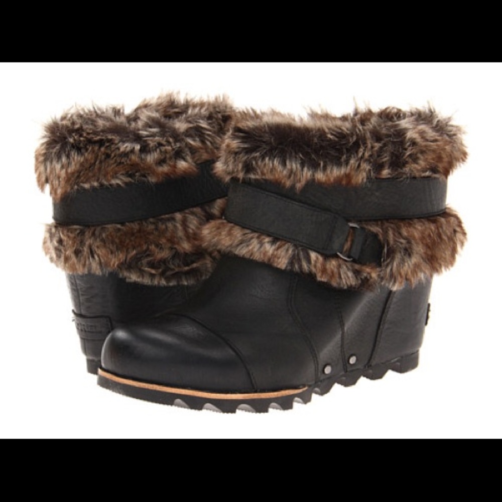 ISO Sorel Joan of Arctic Ankle wedge fur 8.5 or 9