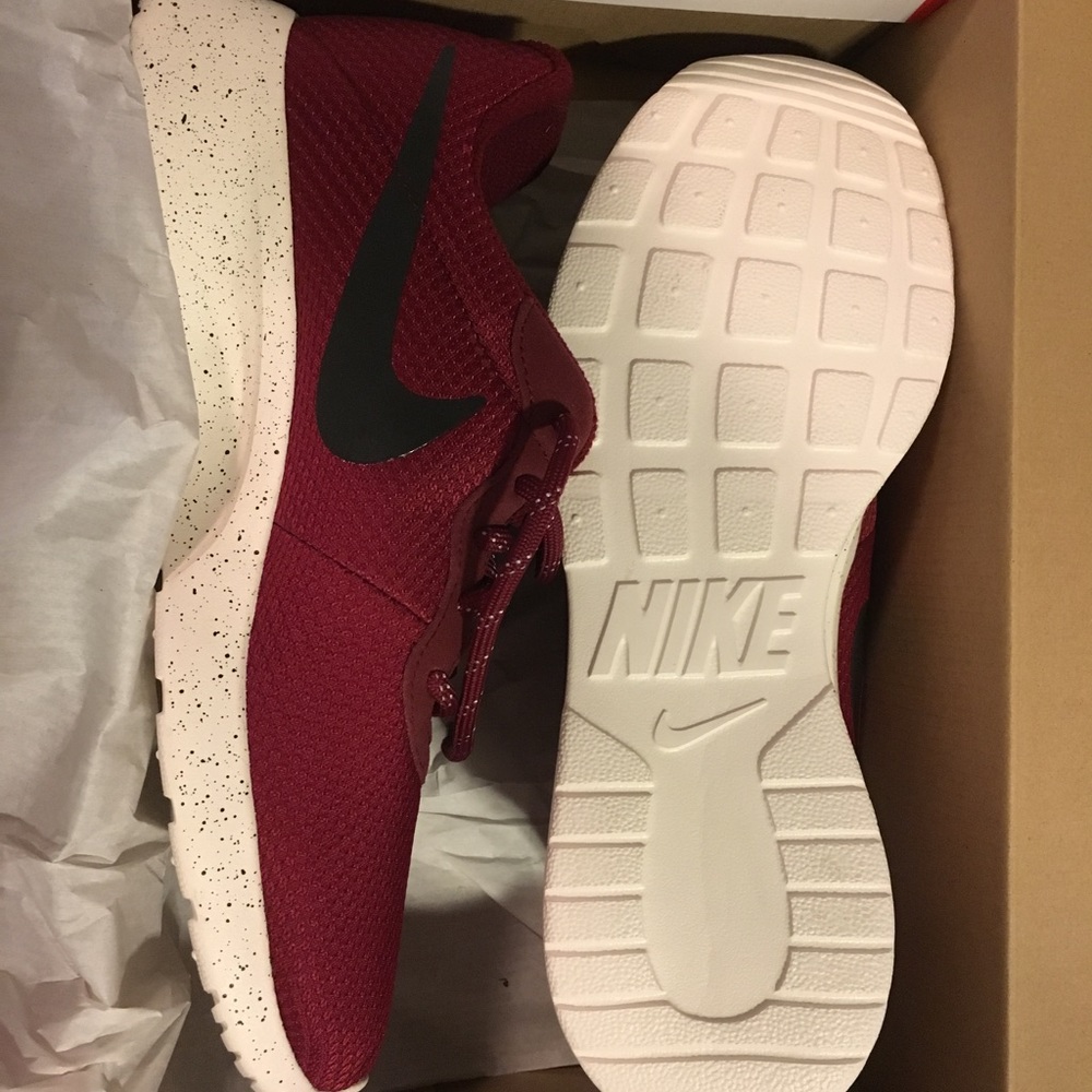 Never worn Nike Tanjun SE Size 10