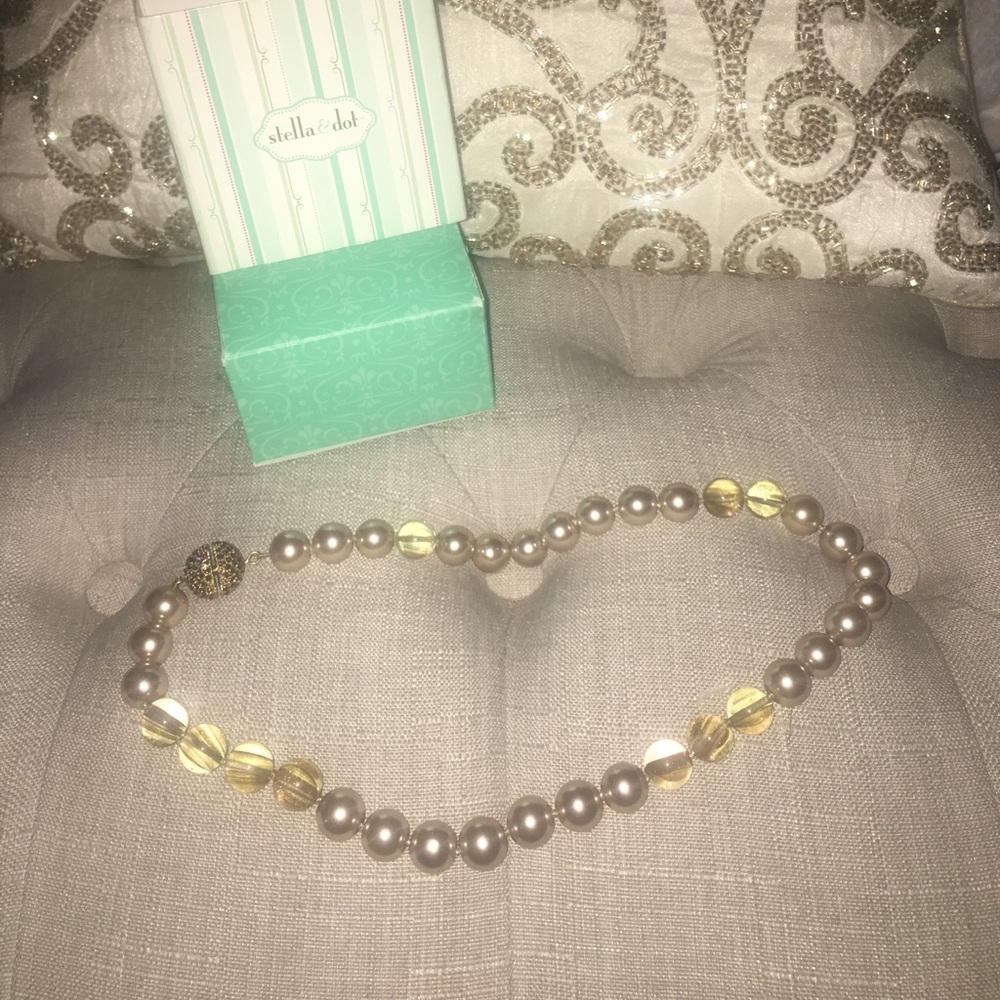 Stella & Dot champagne pearl beaded necklace