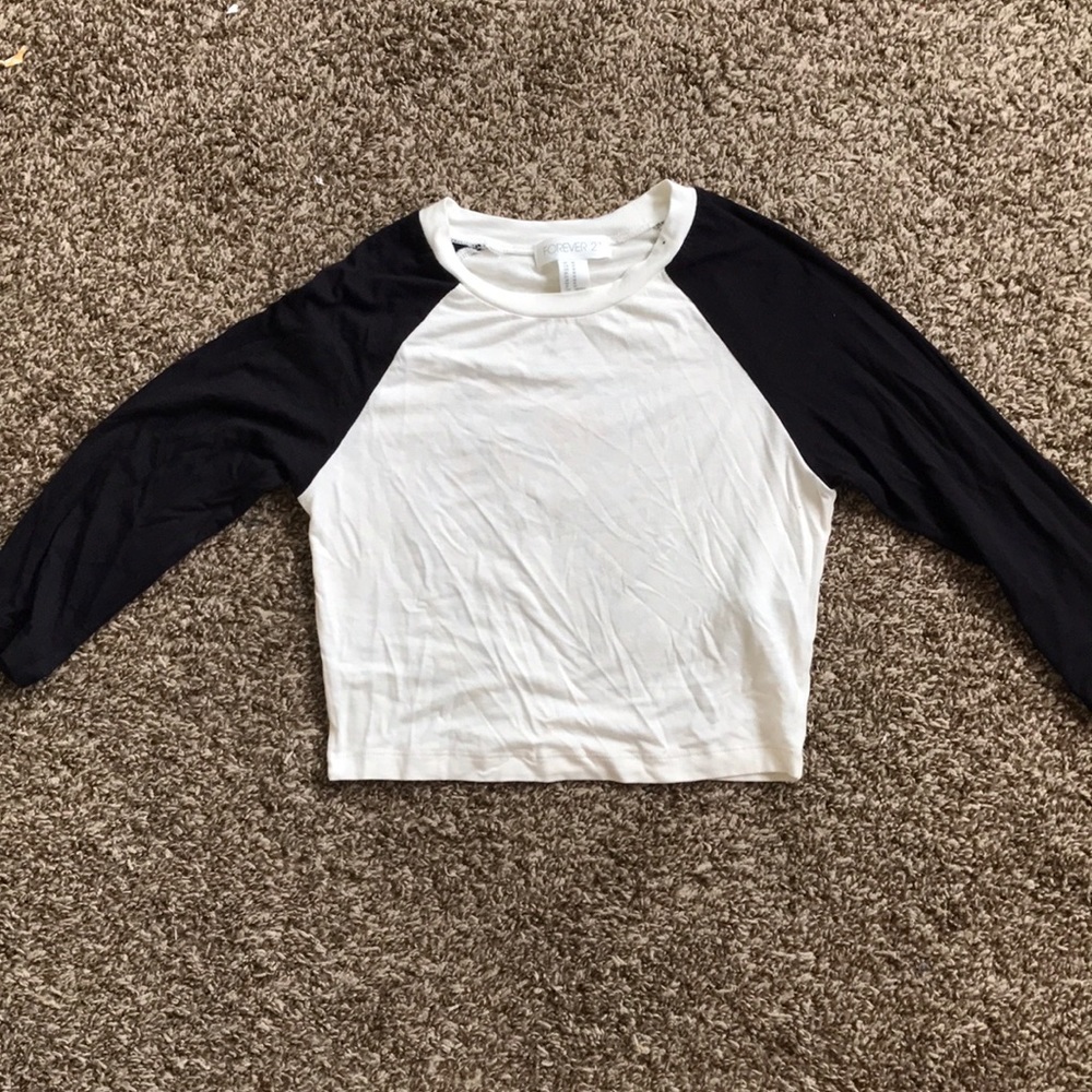 Super comfy cropped baseball tee