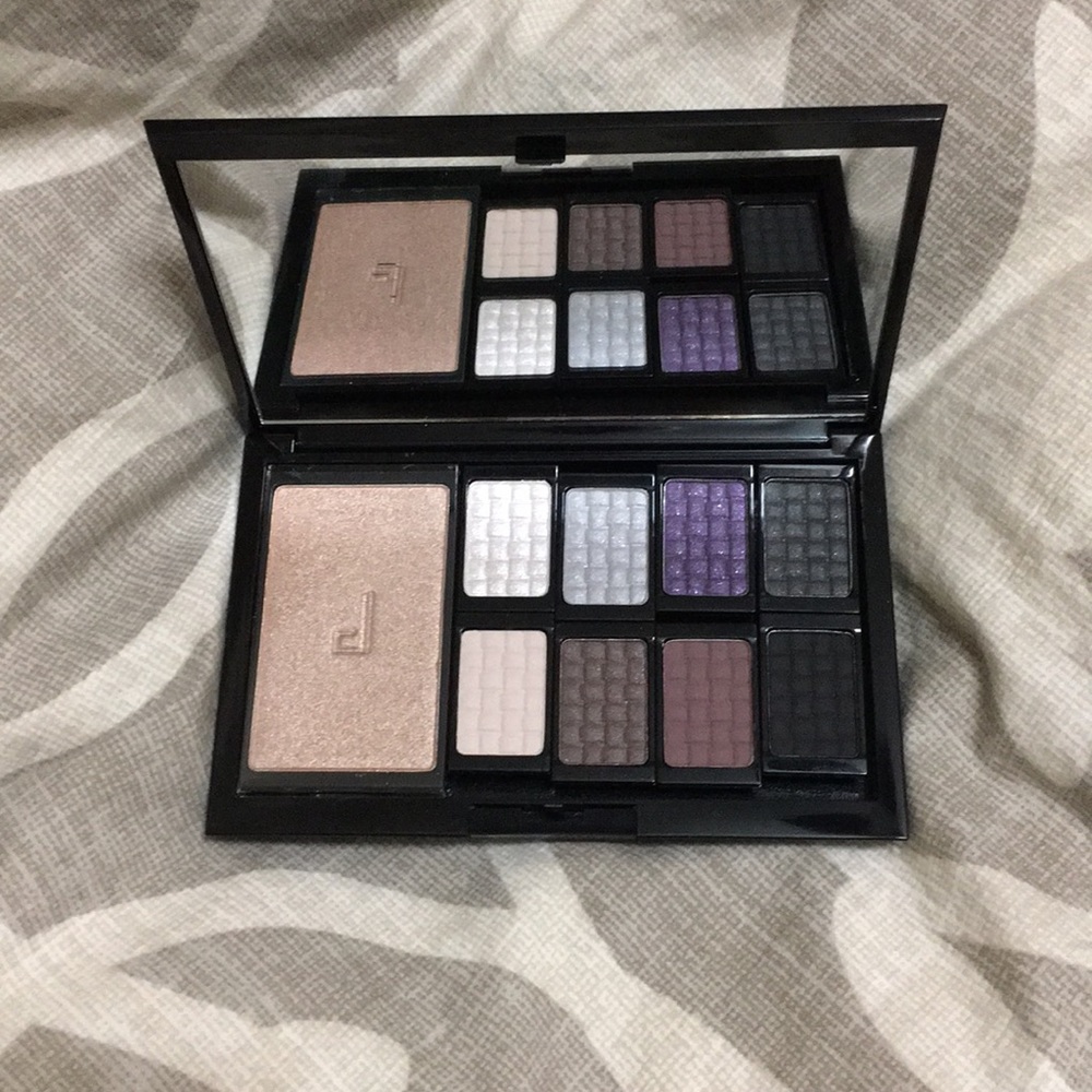 Doucce Freematic Eyeshadow Pro Palette in Smokey