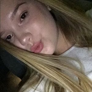 Meet your Posher, Chloe