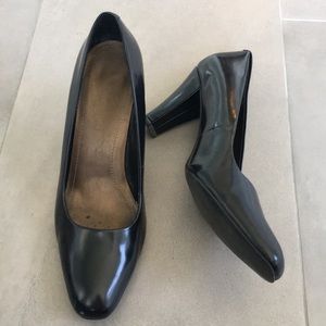 Calvin Klein Black Leather Pumps Size 7.5