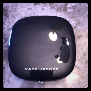 MARC JACOBS FACE POWDER