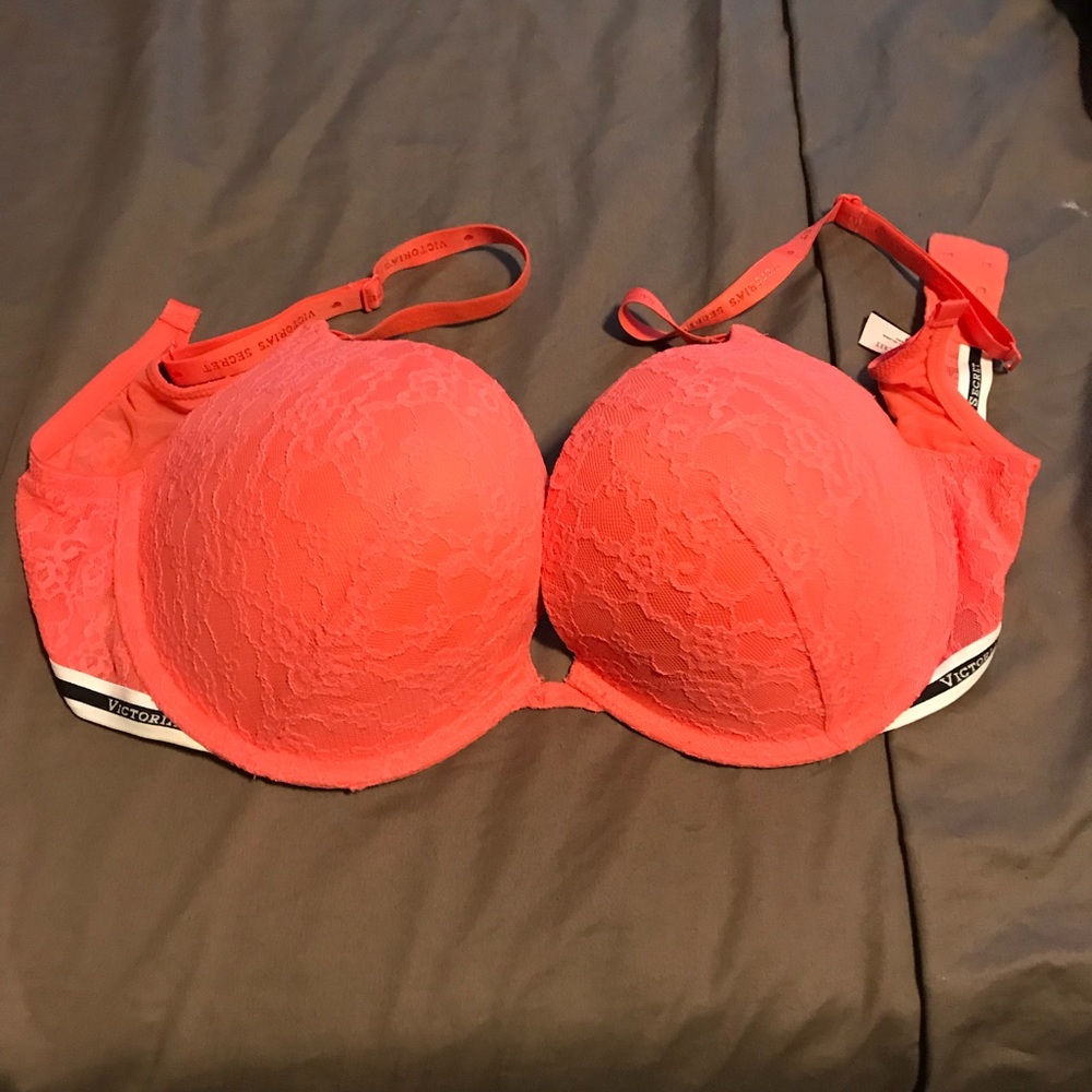NWOT Victoria’s Secret pink bra