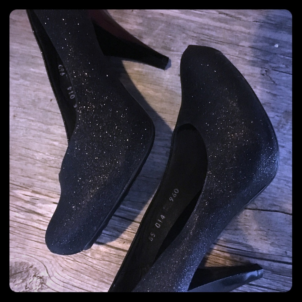 Gabriella Rocha black glitter pumps.