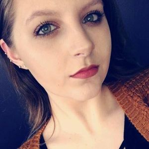 Meet your Posher, Caitlyn