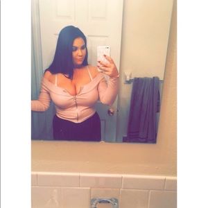 Off The Shoulder front zipper top in pink