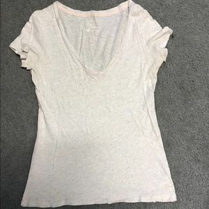 AMERICAN EAGLE VNECK. SIZE LARGE.