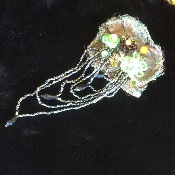 Victorian Handmade Broach - Picture 3 of 6