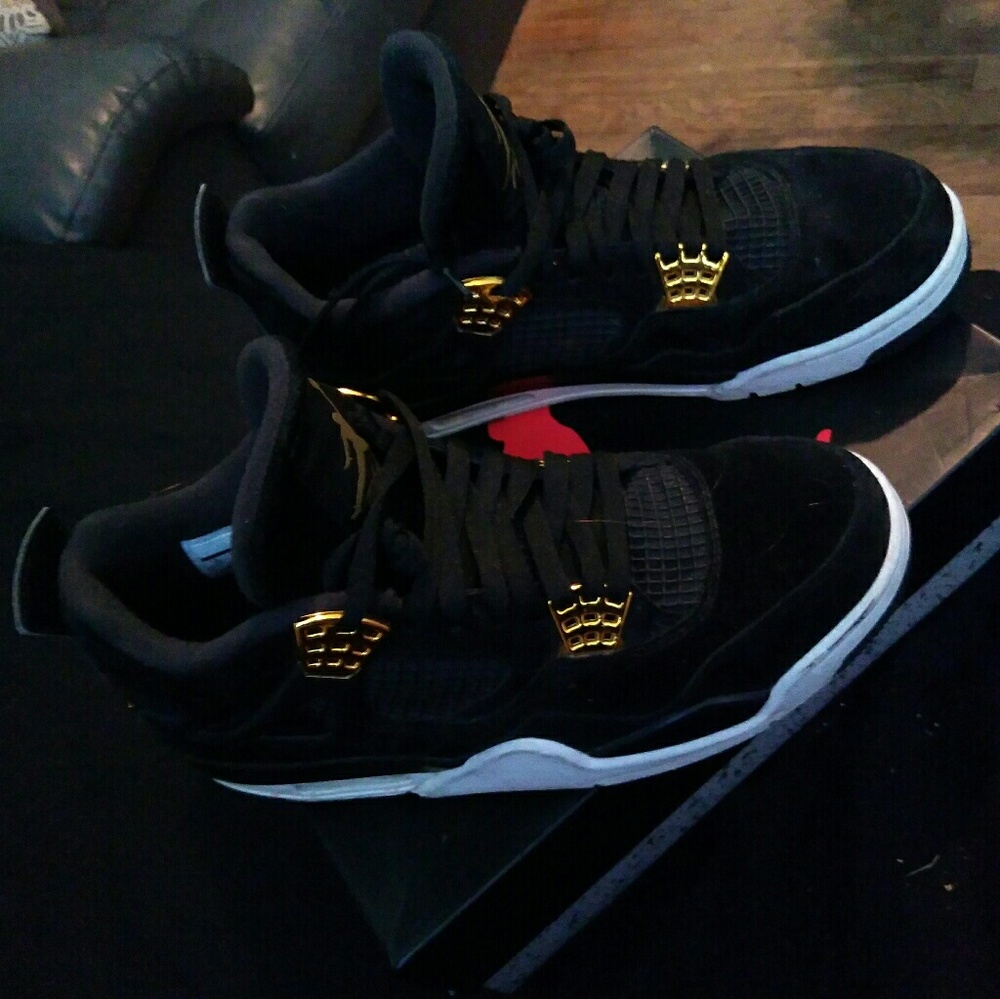 Jordan 4 "Royals"