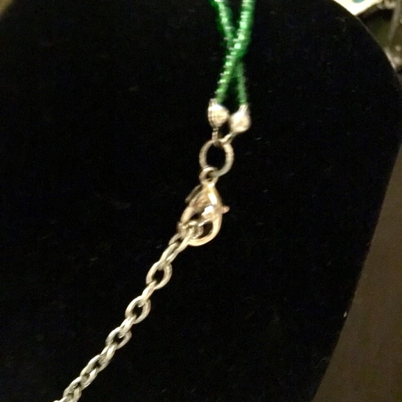 LN GORGEOUS GREEN BEADED NECKLACE & EARRINGS. 💕💕 - Picture 4 of 4