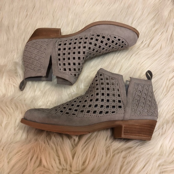 CARLOS SANTANA Perforated Side Slit Ankle Booties - Picture 6 of 8