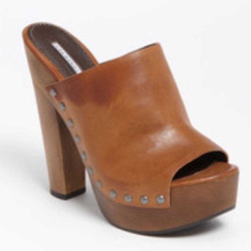 Vera Wang Lavender ‘Yves’ Mule