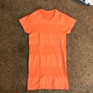 Lulu lemon short sleeve t shirt