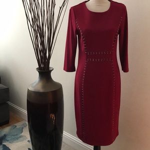 Beautiful cranberry dress with grommet details ❤️