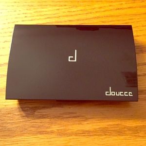 NIB Doucce Freematic Eyeshadow Pro Palette