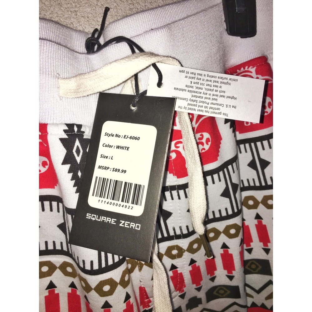NWT  Men’s Aztec Print Tapered Jogger Pants - Picture 3 of 5