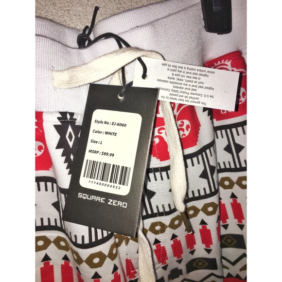 NWT  Men’s Aztec Print Tapered Jogger Pants - Picture 3 of 5