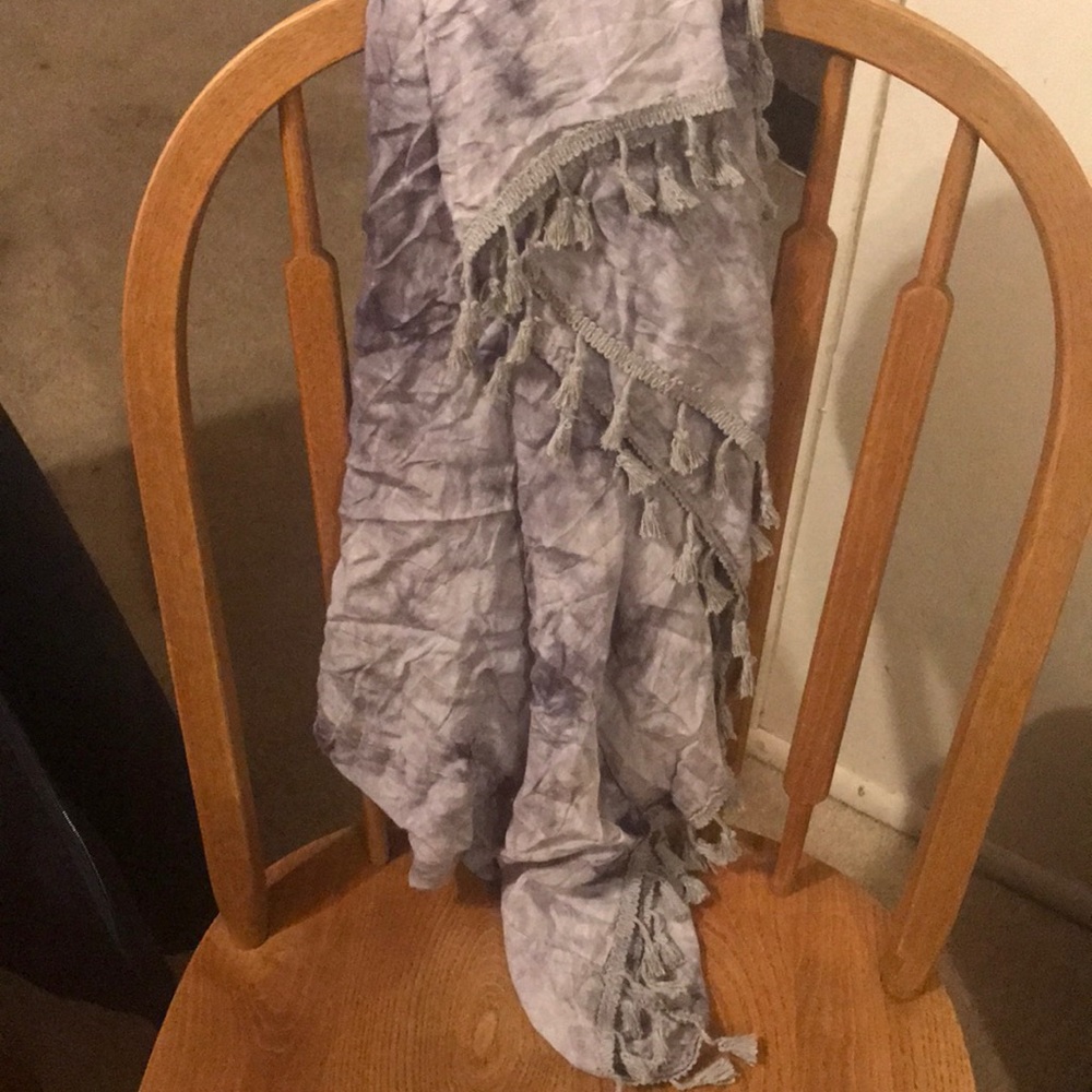 EUC Lavender/Gray infinity scarf with tassels