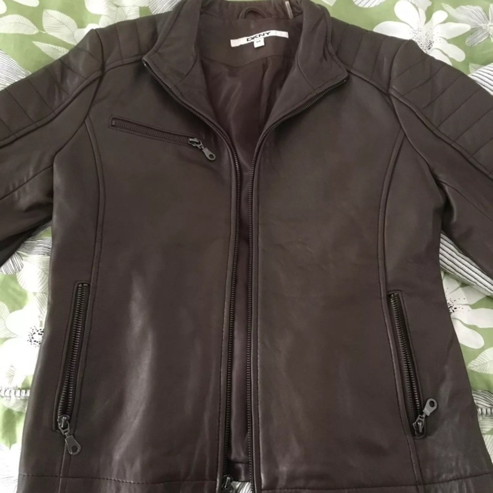 Brown leather size M DKNY jacket looks new