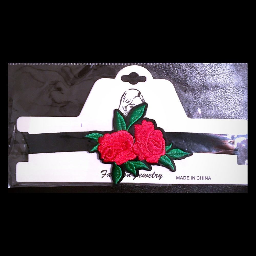 BRAND NEW Rose Choker 🌹