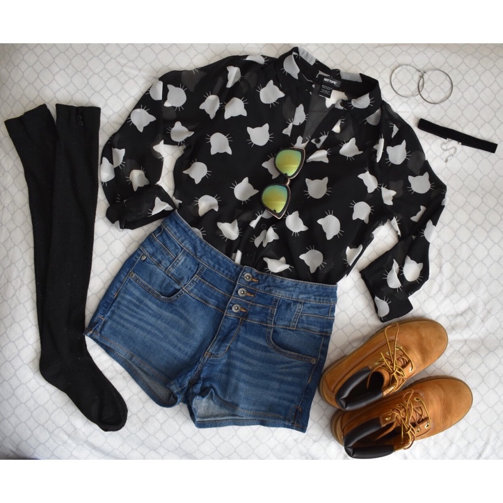 Hot Topic Button Down Long Sleeve Cat Blouse