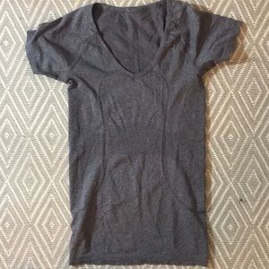 Short sleeve grey lulu top