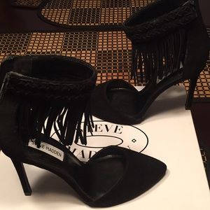 Never worn Steve Madden suede/ fringe Sexy 👠